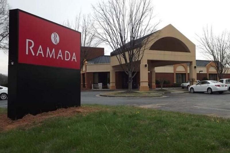 Ramada by Wyndham Gainesville Bagian luar foto